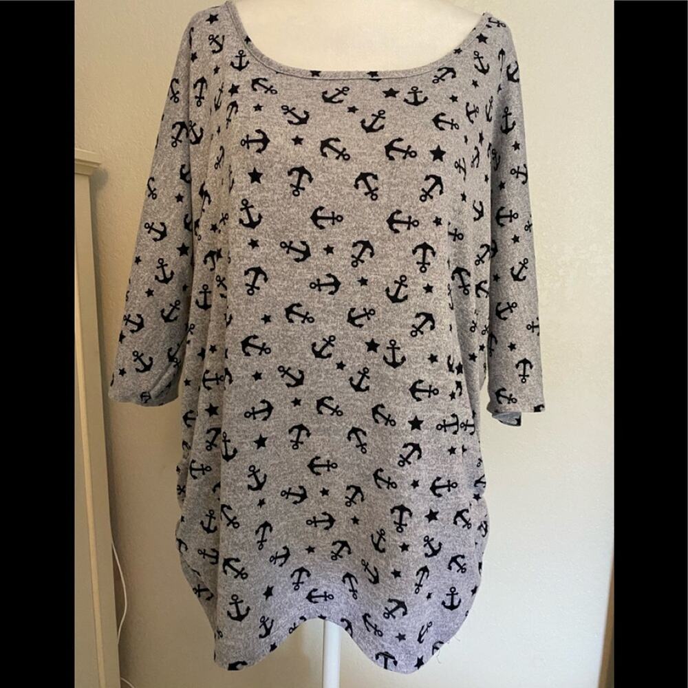 Tempted gray and navy anchor top